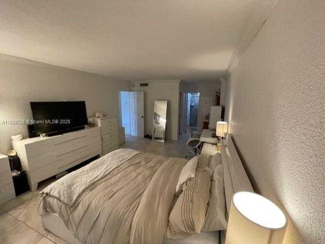 Small Image of 2020 NORTH EAST 135TH ST #302, North Miami Number 7