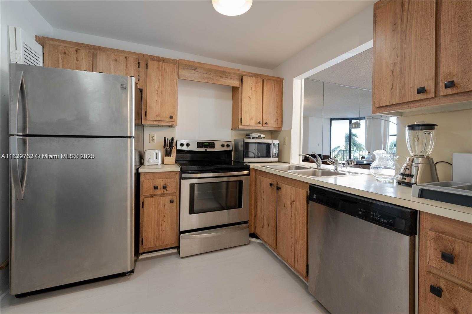 Small Image of 1925 BRICKELL AVE #D404, Miami Number 11