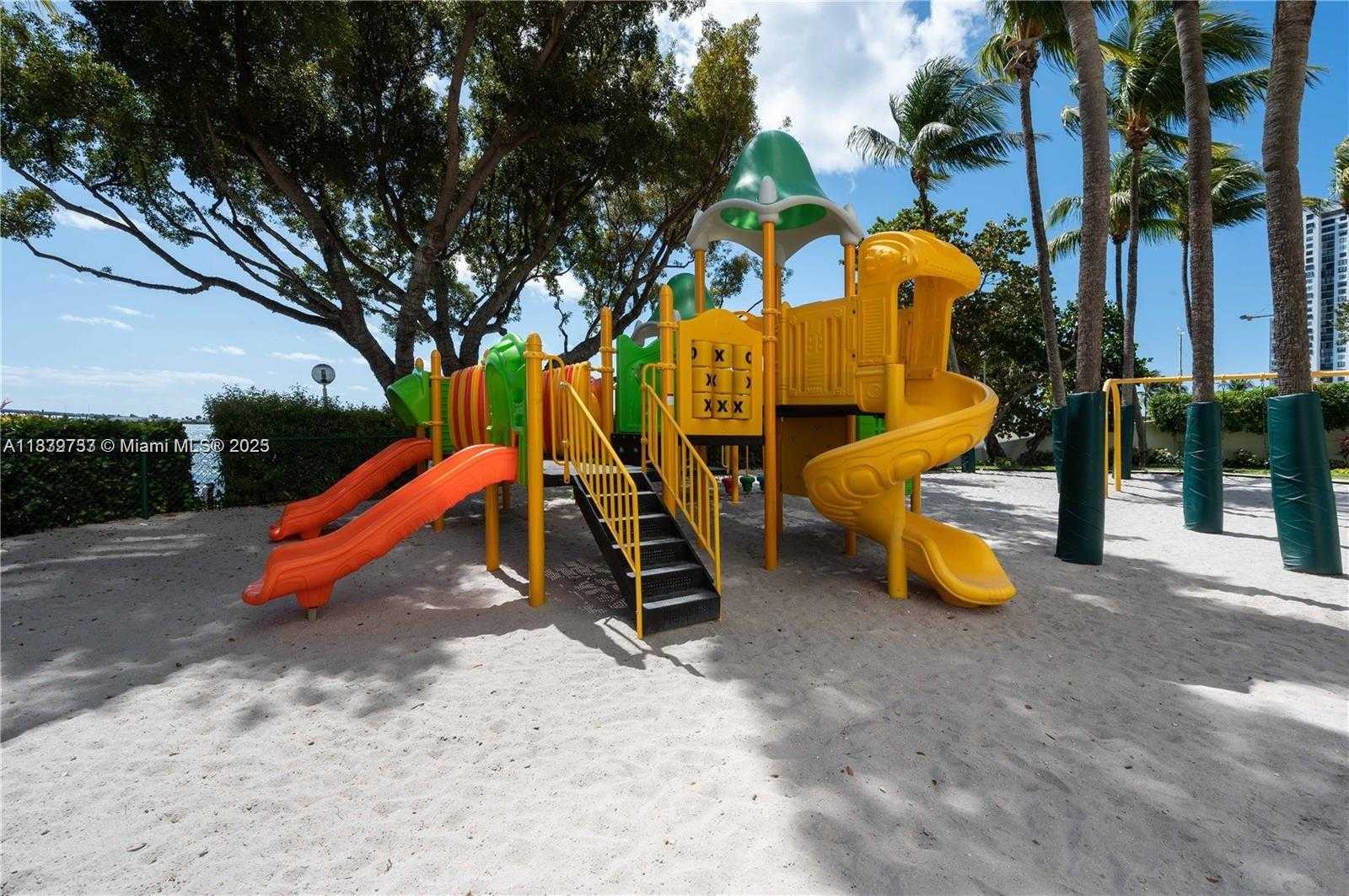 Small Image of 1925 BRICKELL AVE #D404, Miami Number 17