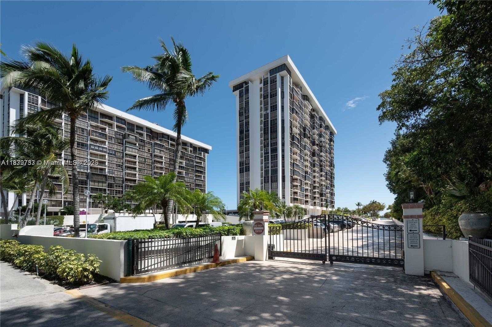 Small Image of 1925 BRICKELL AVE #D404, Miami Number 3