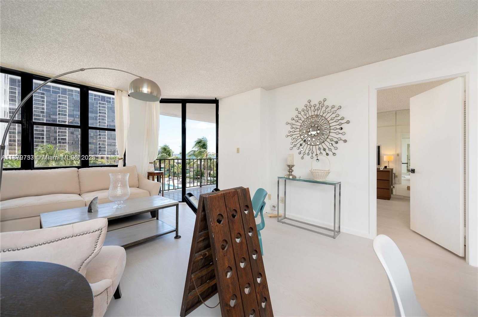 Small Image of 1925 BRICKELL AVE #D404, Miami Number 9