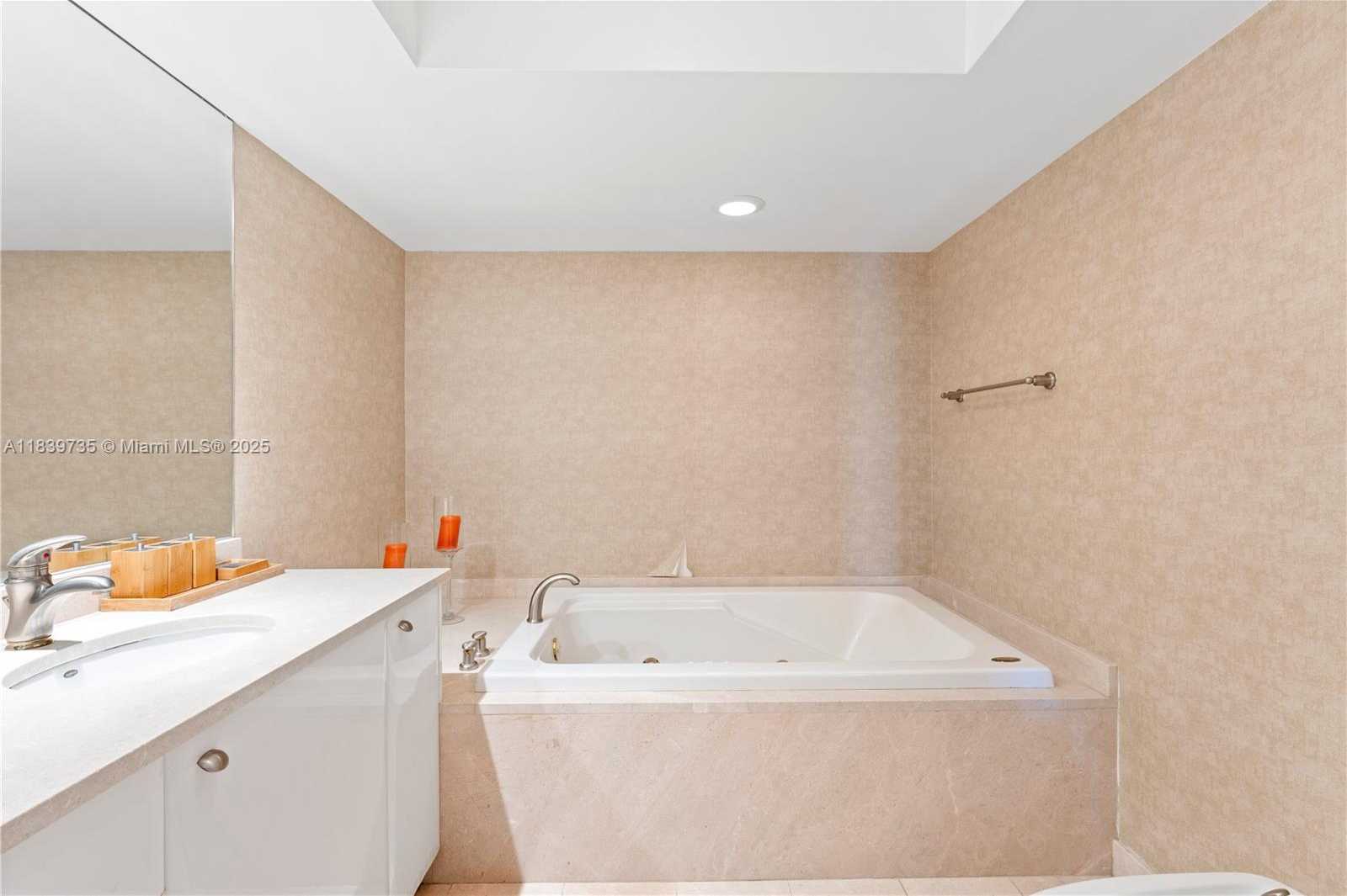Small Image of 16500 COLLINS AVE #653, Sunny Isles Beach Number 14