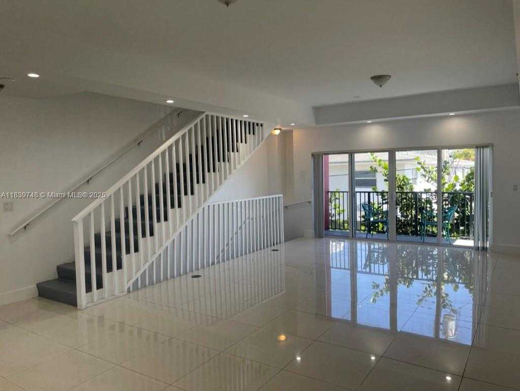 Small Image of 1813 MADISON ST #6, Hollywood Number 2