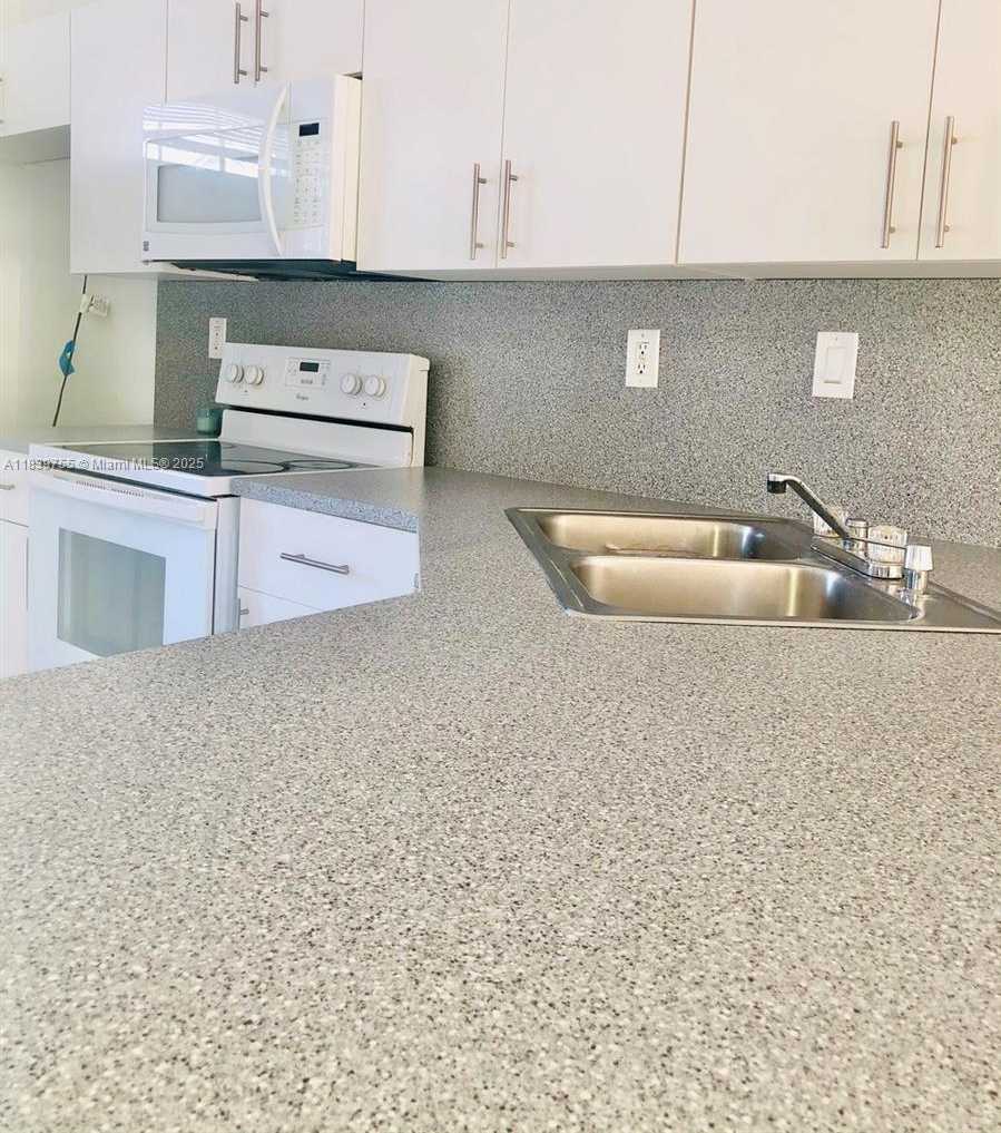 Small Image of 5670 NORTH WEST 116TH AVE #205, Doral Number 14