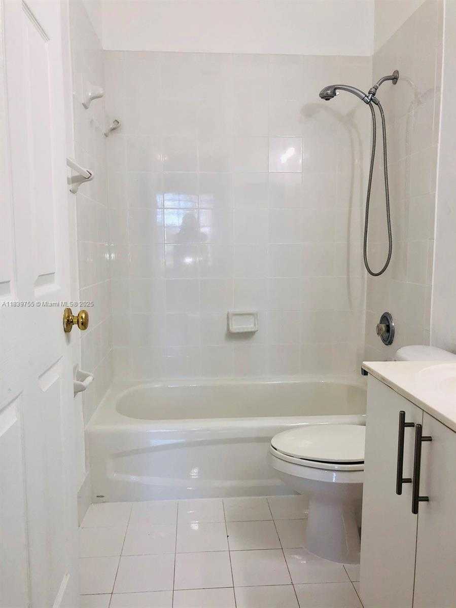 Small Image of 5670 NORTH WEST 116TH AVE #205, Doral Number 36