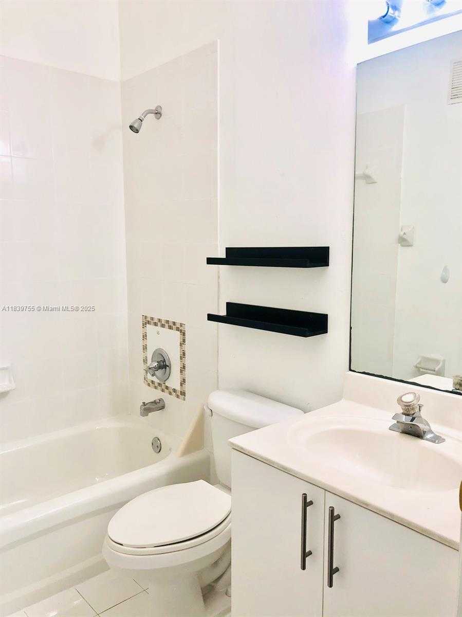 Small Image of 5670 NORTH WEST 116TH AVE #205, Doral Number 38