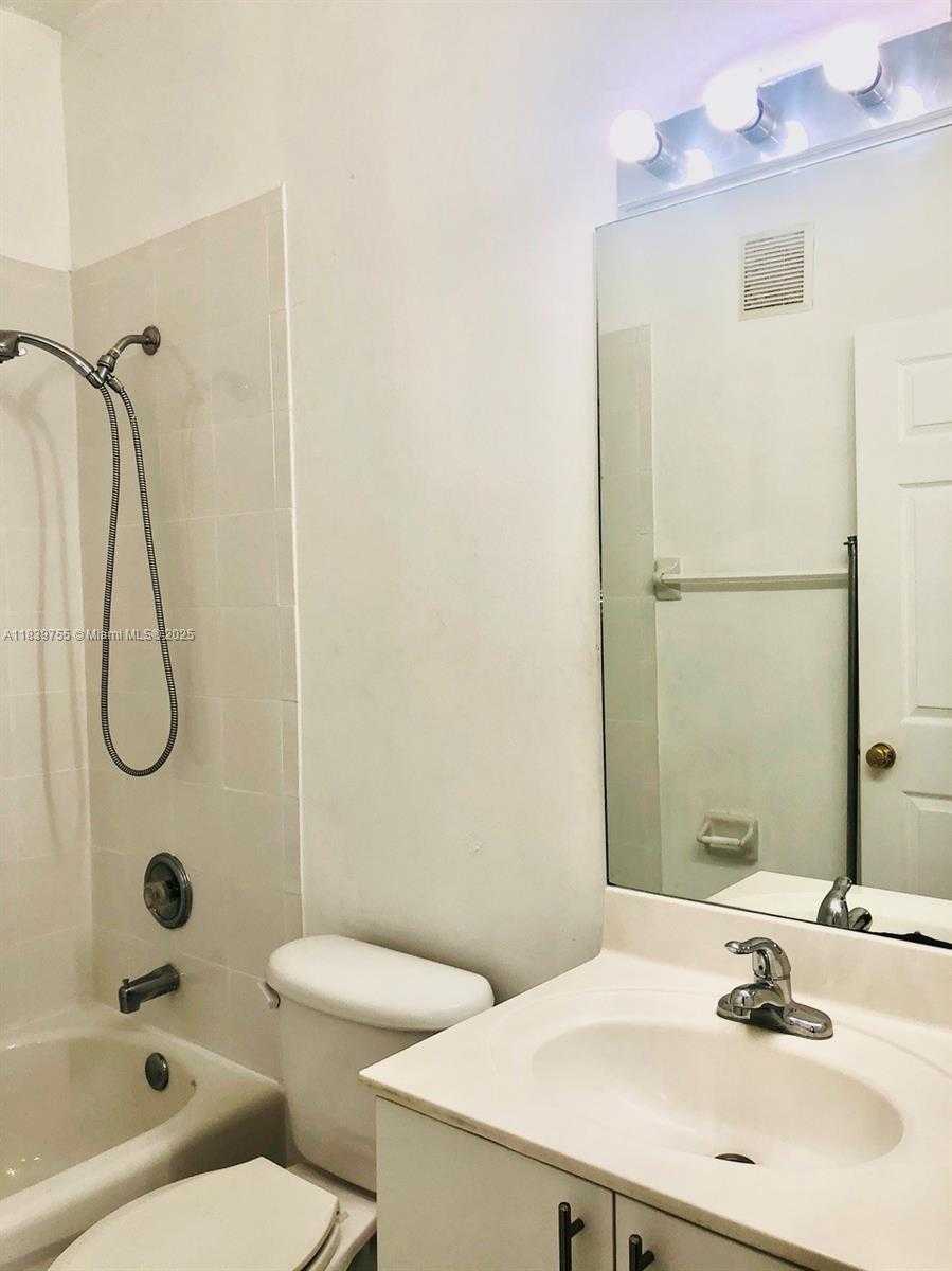 Small Image of 5670 NORTH WEST 116TH AVE #205, Doral Number 8