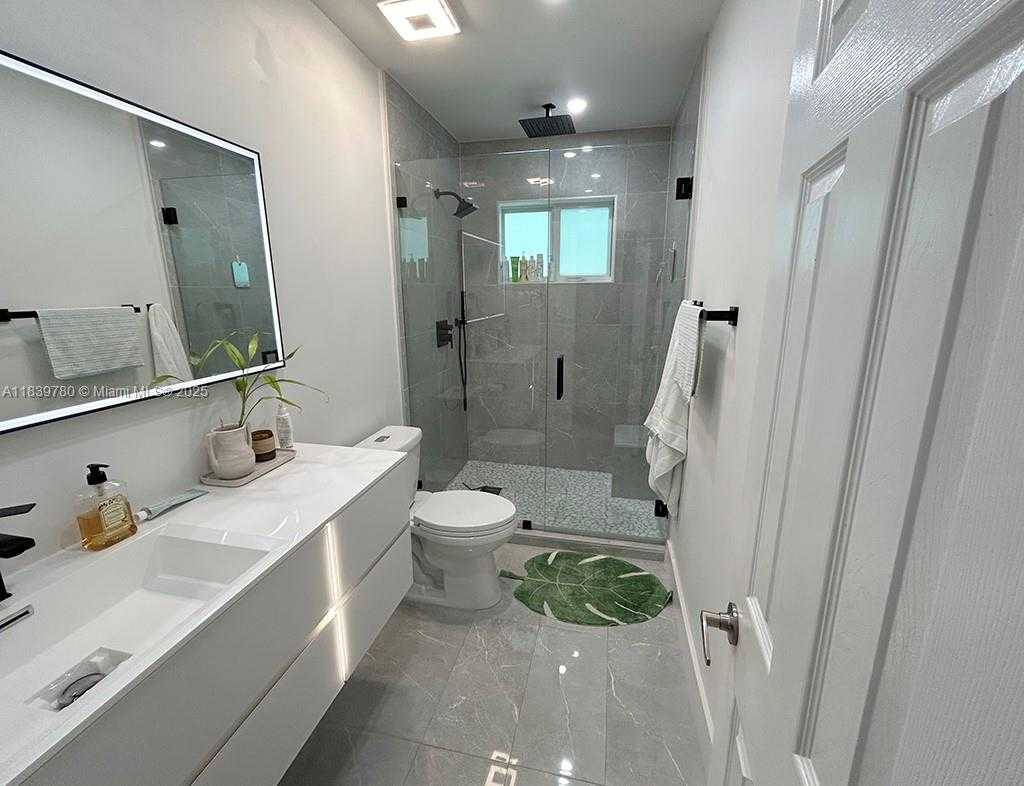 Small Image of 15 NORTH EAST 134TH ST, North Miami Number 8