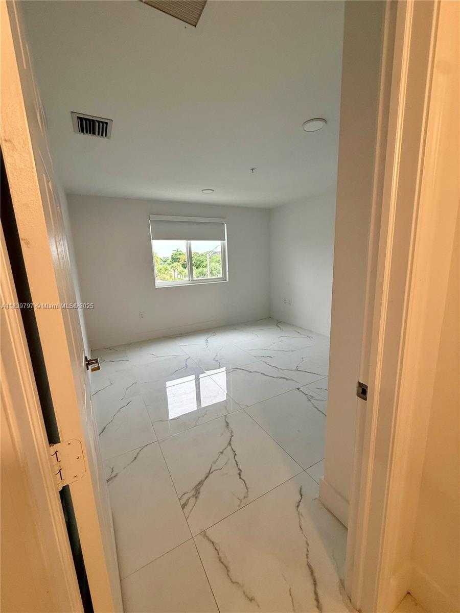 Small Image of 11150 NORTH WEST 82ND ST #303, Doral Number 5