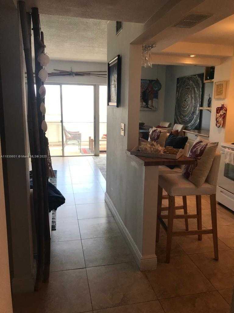 Small Image of 320 SOUTH SURF RD #305, Hollywood Number 10