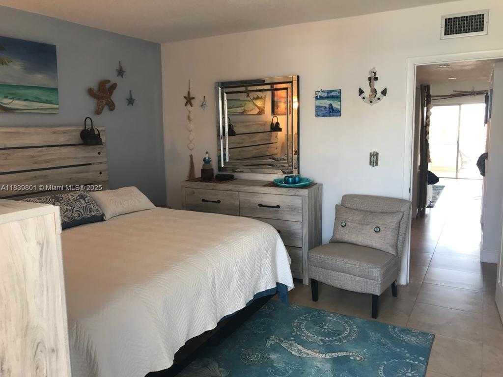 Small Image of 320 SOUTH SURF RD #305, Hollywood Number 11