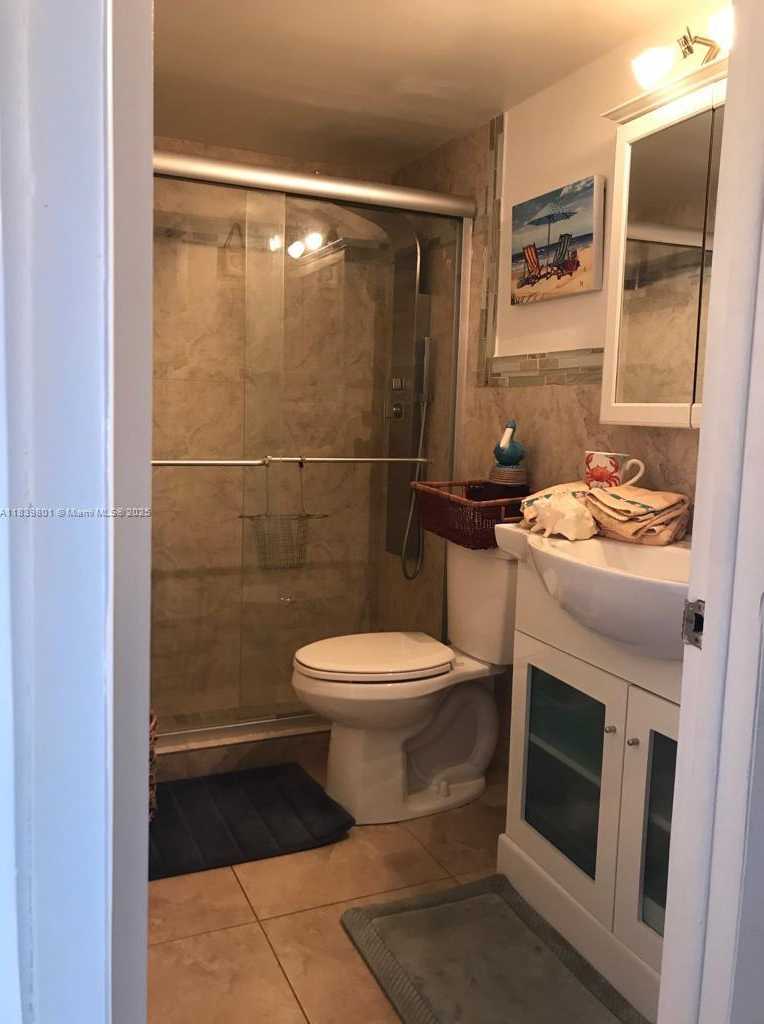 Small Image of 320 SOUTH SURF RD #305, Hollywood Number 14