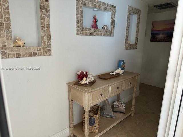 Small Image of 320 SOUTH SURF RD #305, Hollywood Number 3