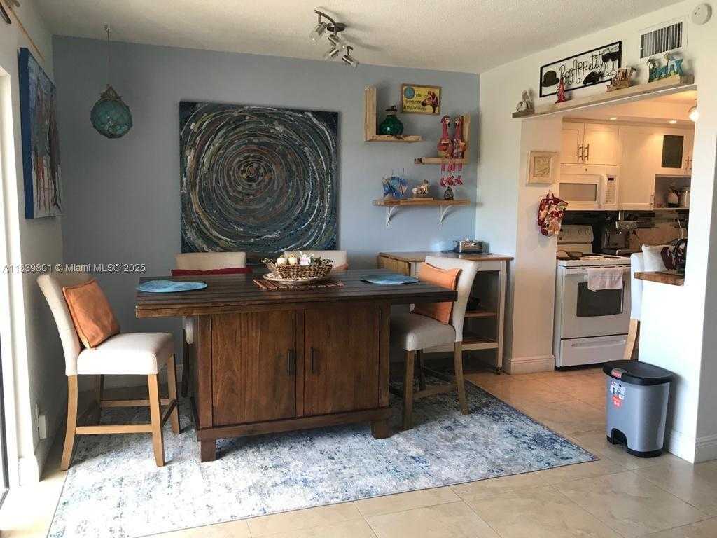 Small Image of 320 SOUTH SURF RD #305, Hollywood Number 8