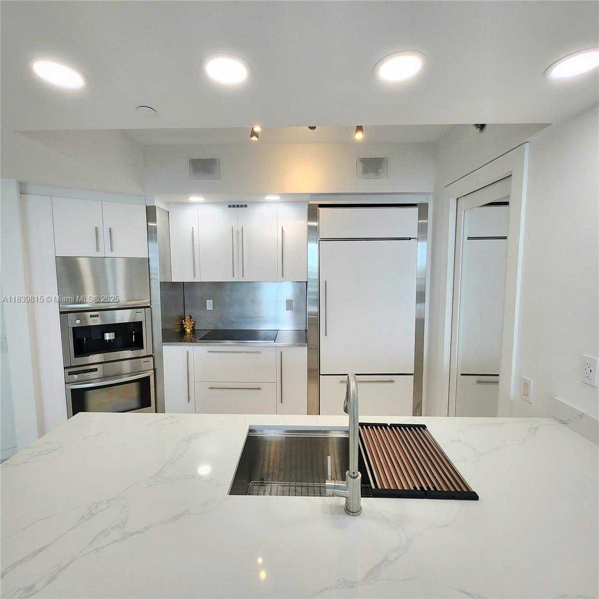 Small Image of 450 ALTON RD #1606, Miami Beach Number 10