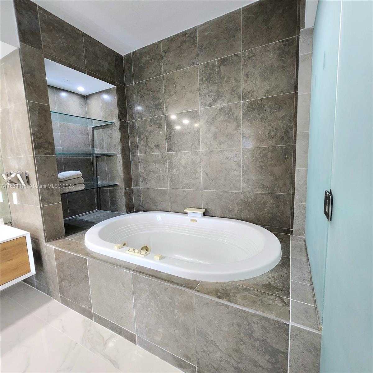 Small Image of 450 ALTON RD #1606, Miami Beach Number 21
