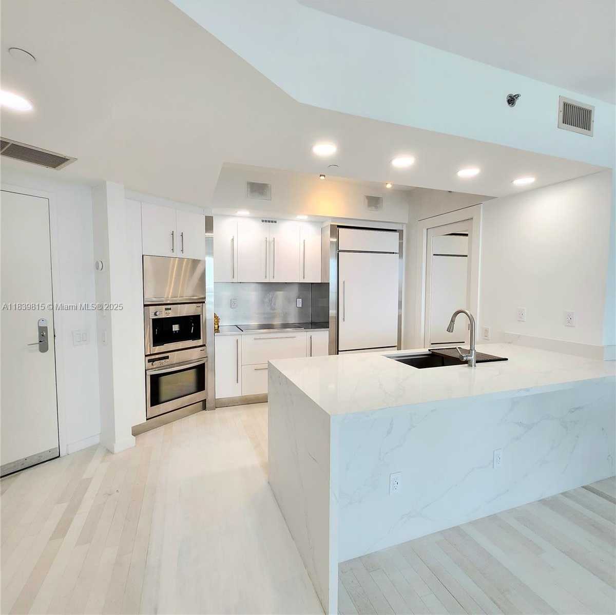 Small Image of 450 ALTON RD #1606, Miami Beach Number 8