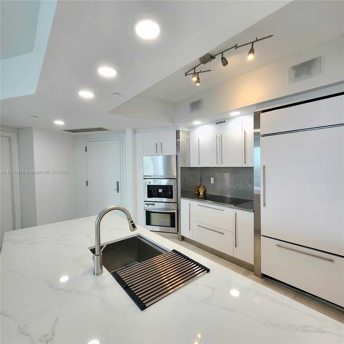Small Image of 450 ALTON RD #1606, Miami Beach Number 9