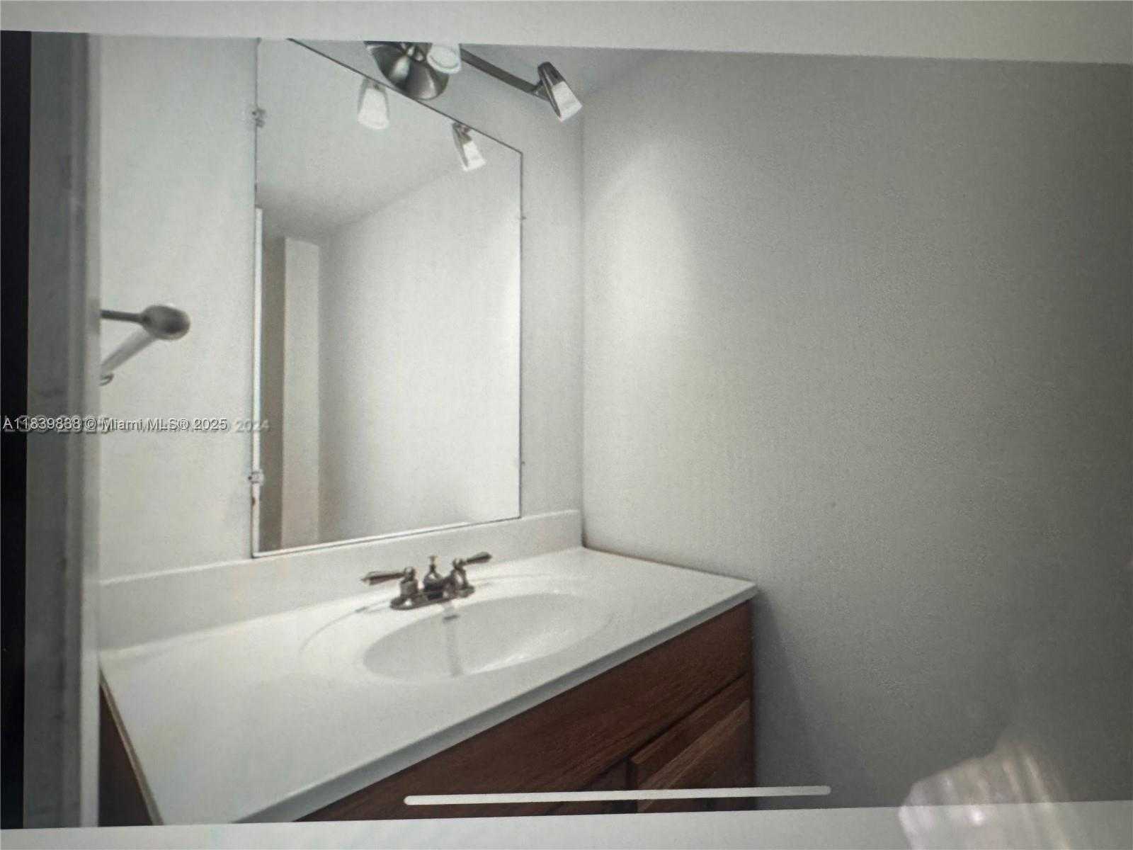 Small Image of 9800 W BAY HARBOR DRIVE #605, Bay Harbor Islands Number 16