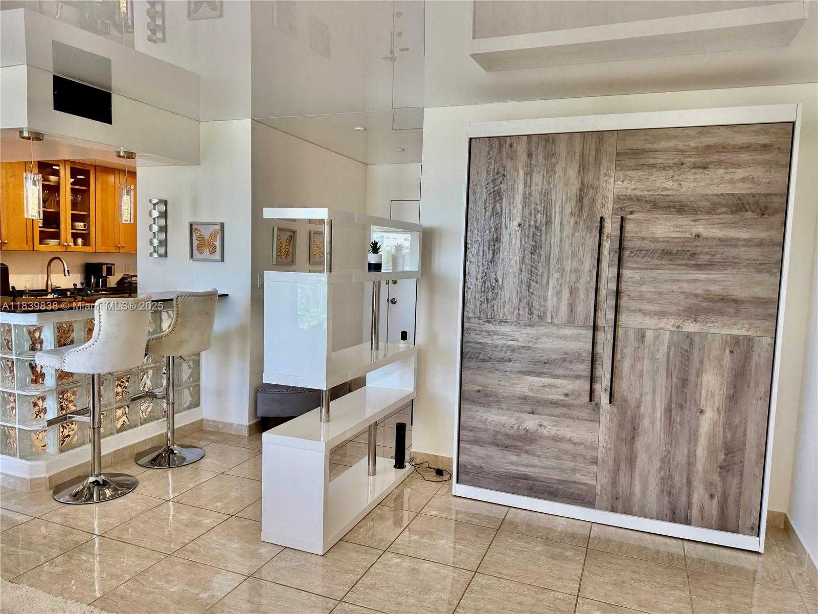 Small Image of 9800 W BAY HARBOR DRIVE #605, Bay Harbor Islands Number 7