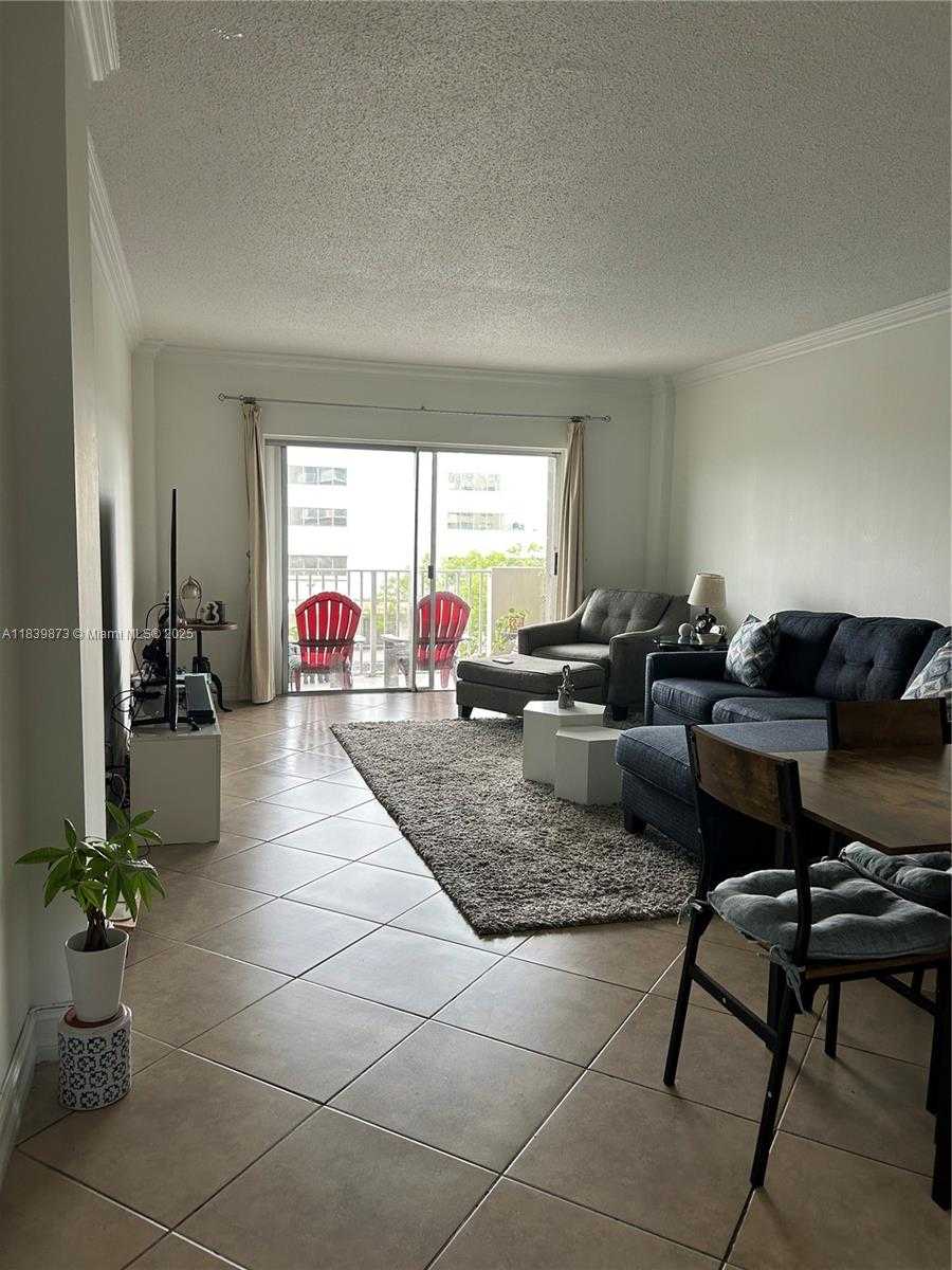 Small Image of 1455 NORTH TREASURE DR #4C, North Bay Village Number 10