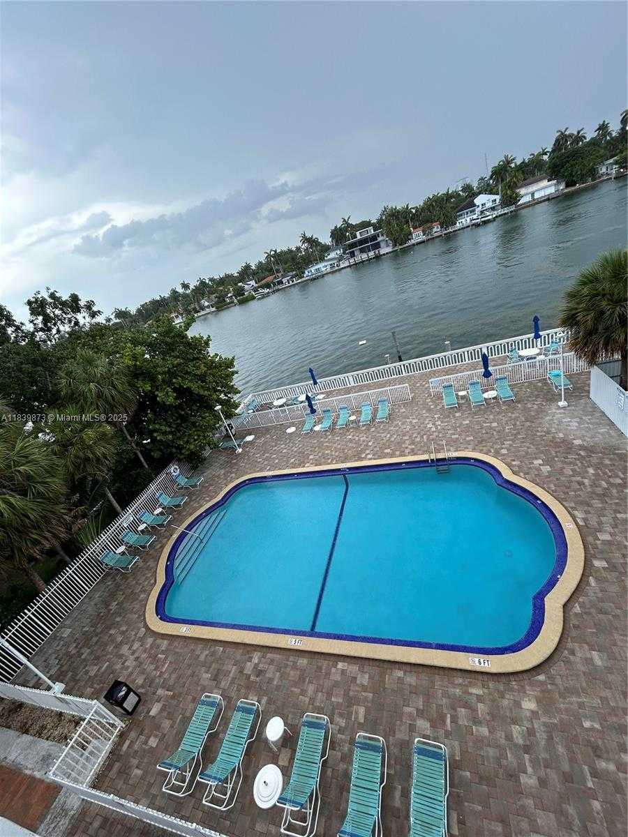 Small Image of 1455 NORTH TREASURE DR #4C, North Bay Village Number 12