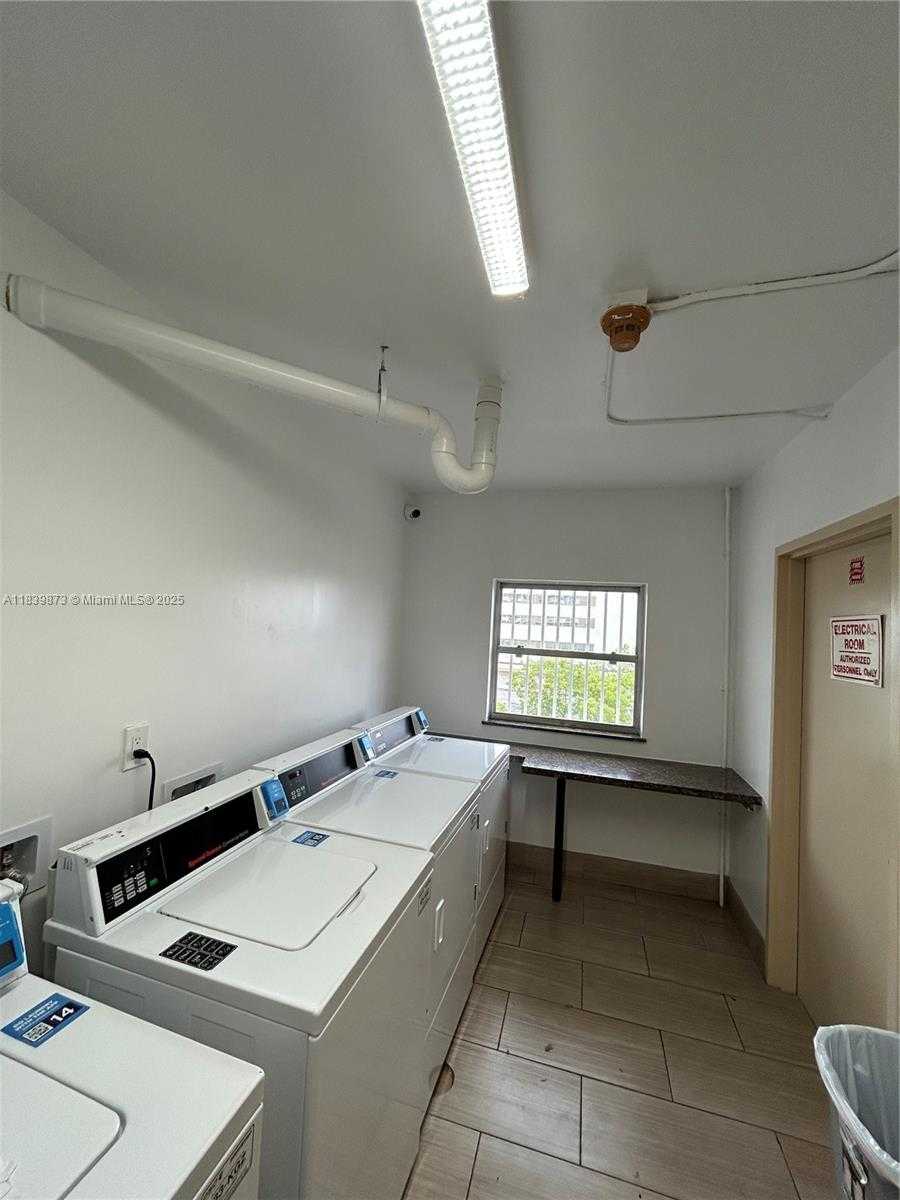 Small Image of 1455 NORTH TREASURE DR #4C, North Bay Village Number 13