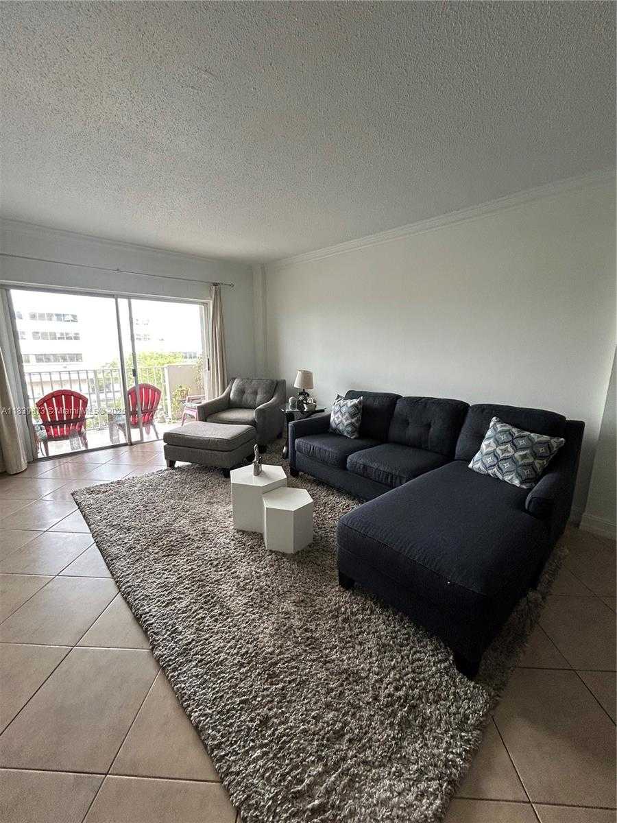 Small Image of 1455 NORTH TREASURE DR #4C, North Bay Village Number 2
