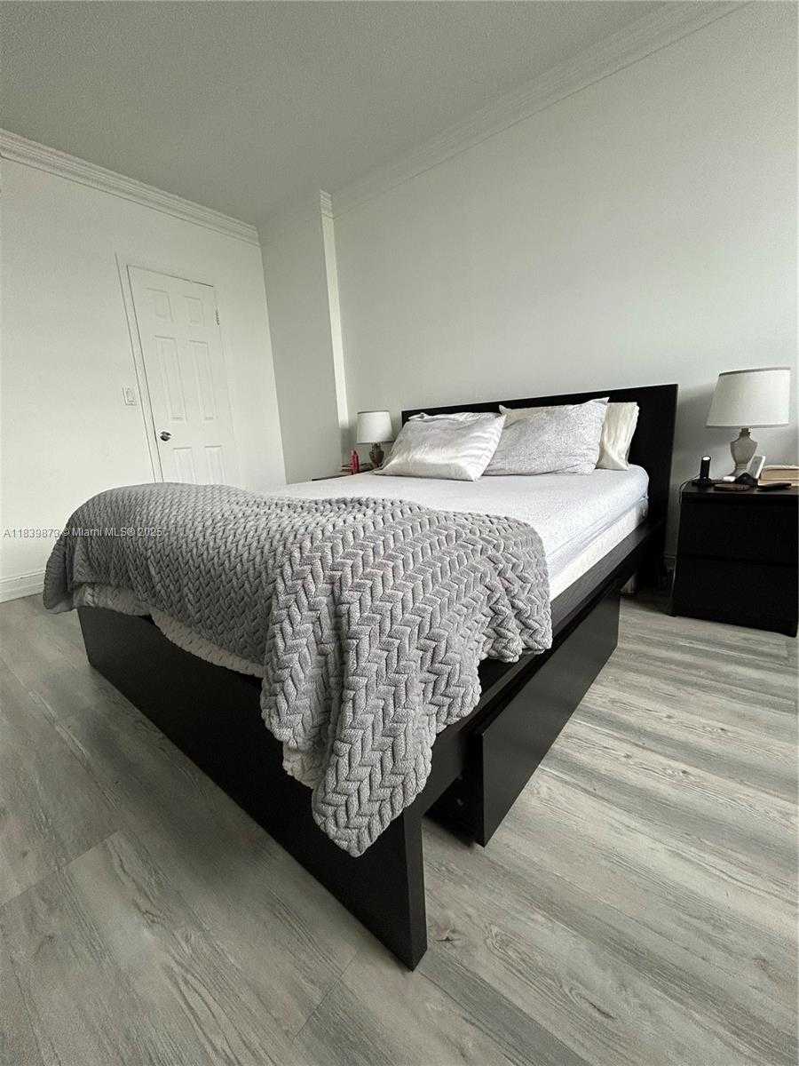 Small Image of 1455 NORTH TREASURE DR #4C, North Bay Village Number 8