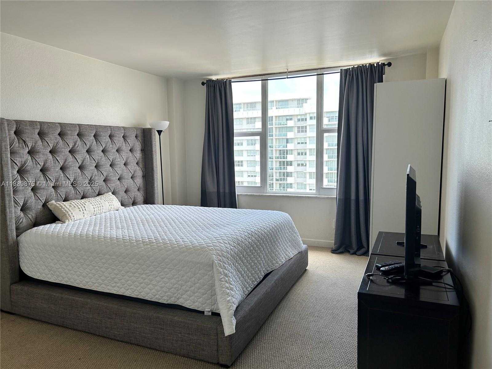 Small Image of 5600 COLLINS AVE #15V, Miami Beach Number 26