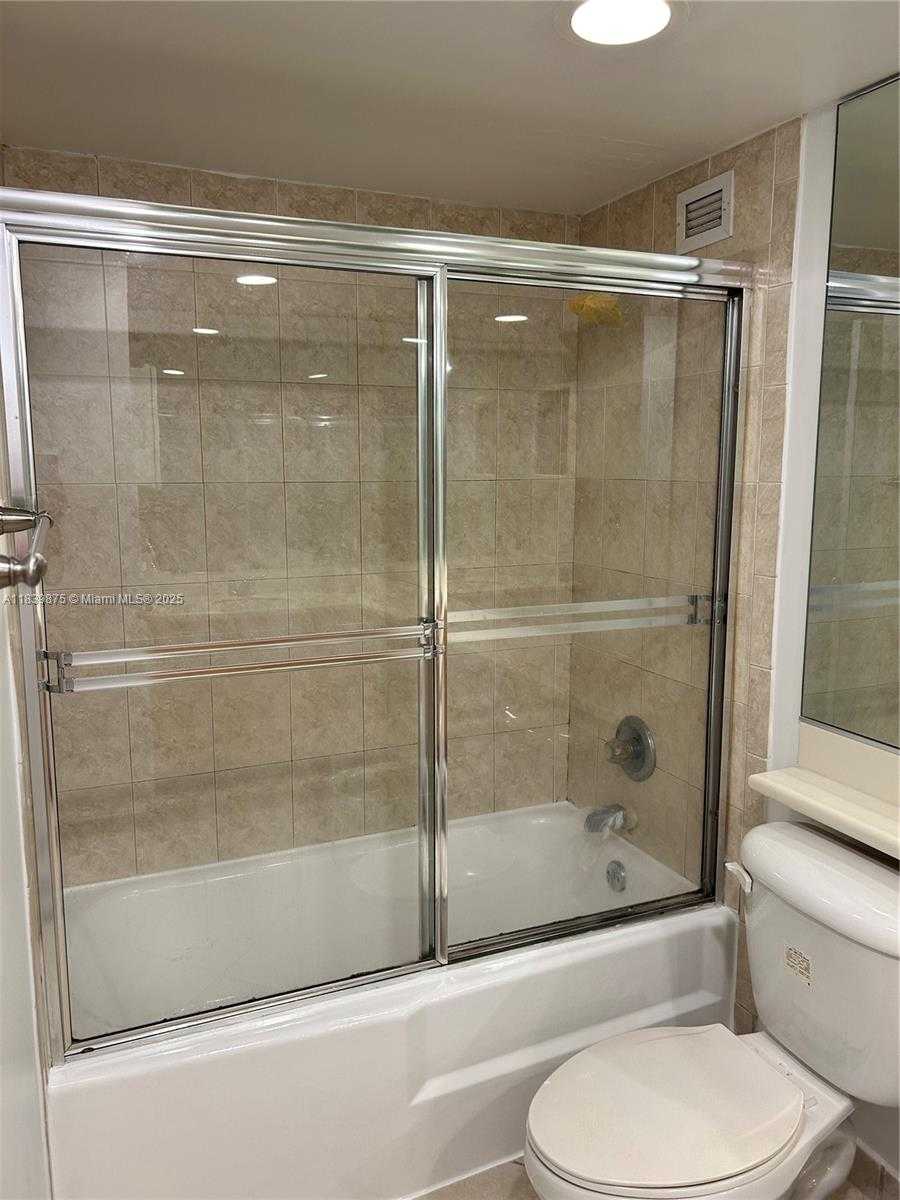 Small Image of 5600 COLLINS AVE #15V, Miami Beach Number 27
