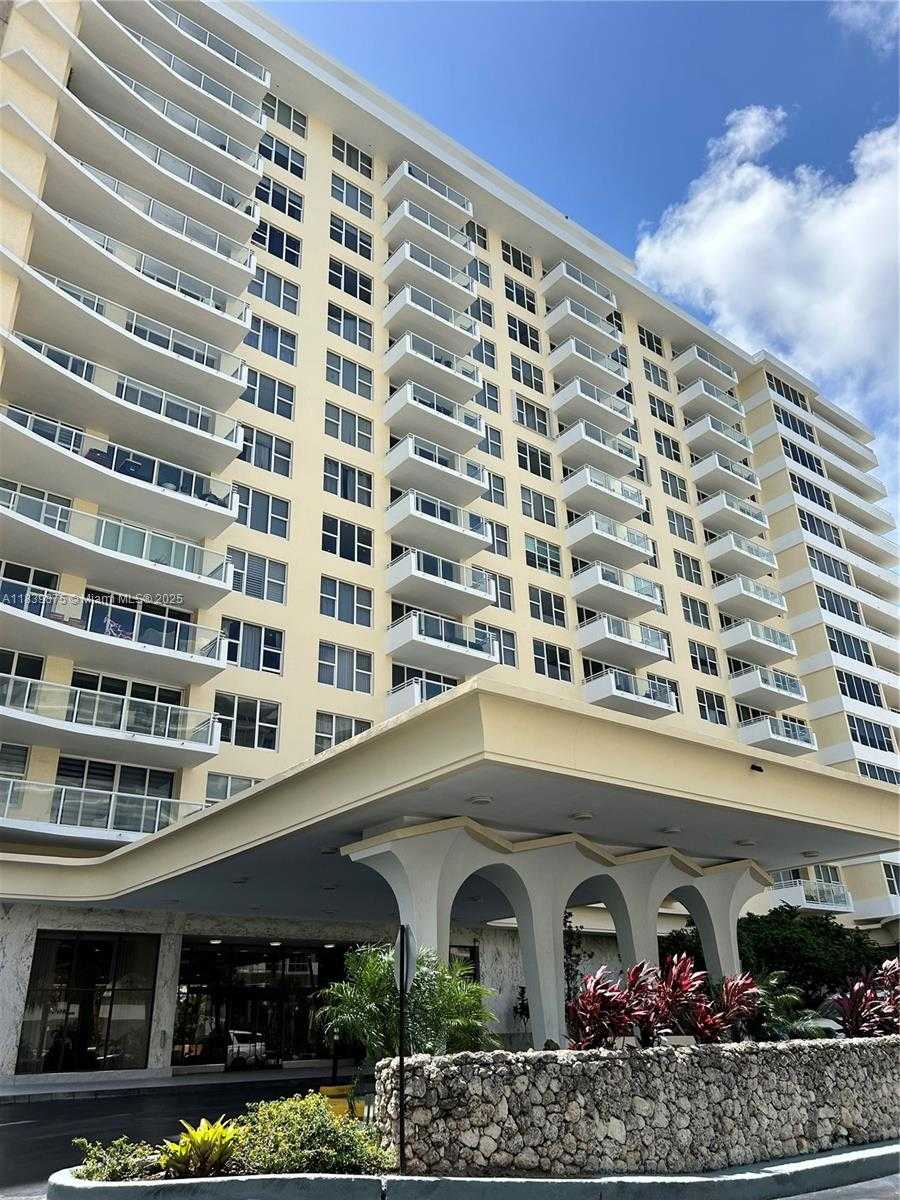 Small Image of 5600 COLLINS AVE #15V, Miami Beach Number 3