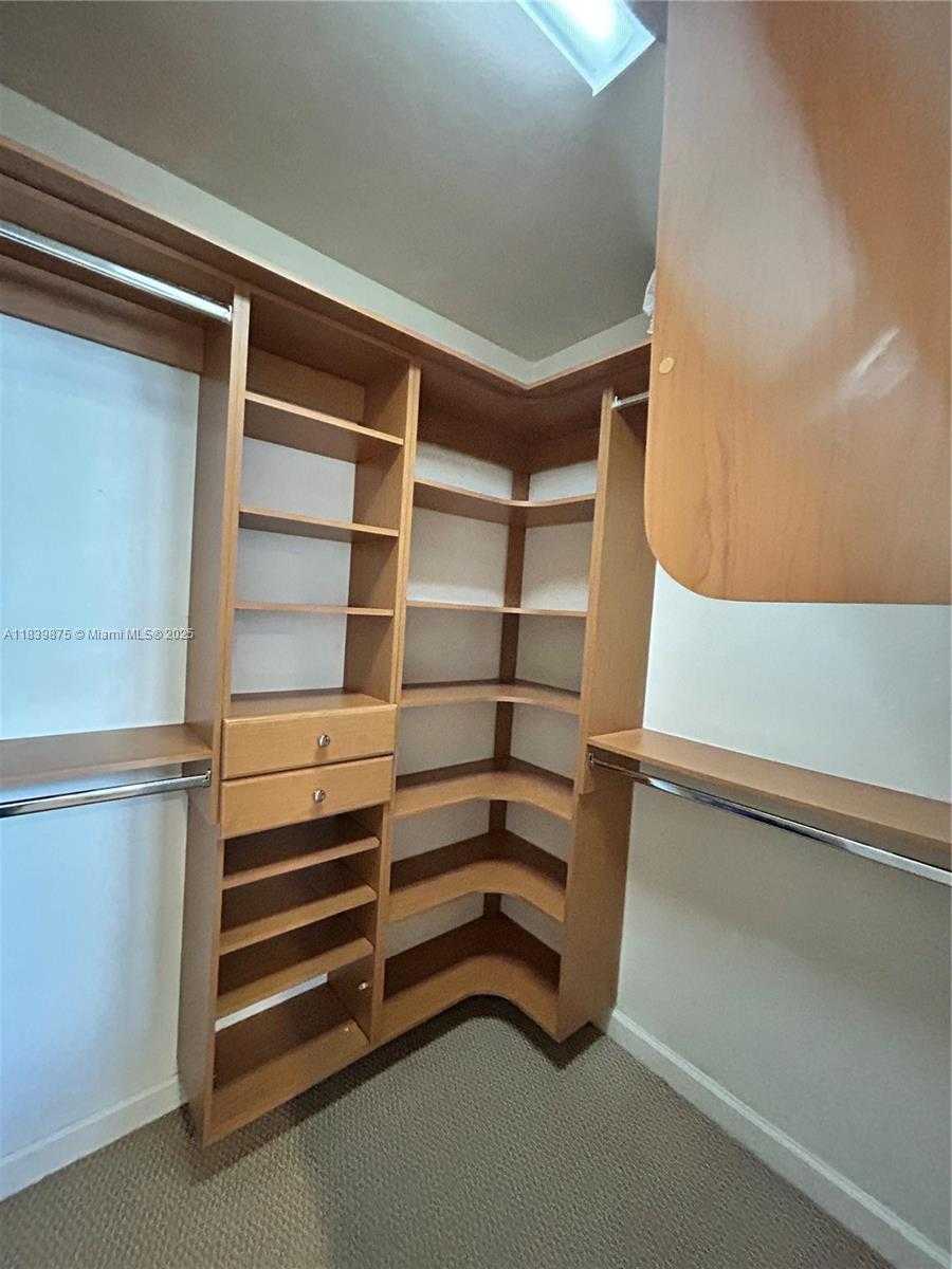 Small Image of 5600 COLLINS AVE #15V, Miami Beach Number 31