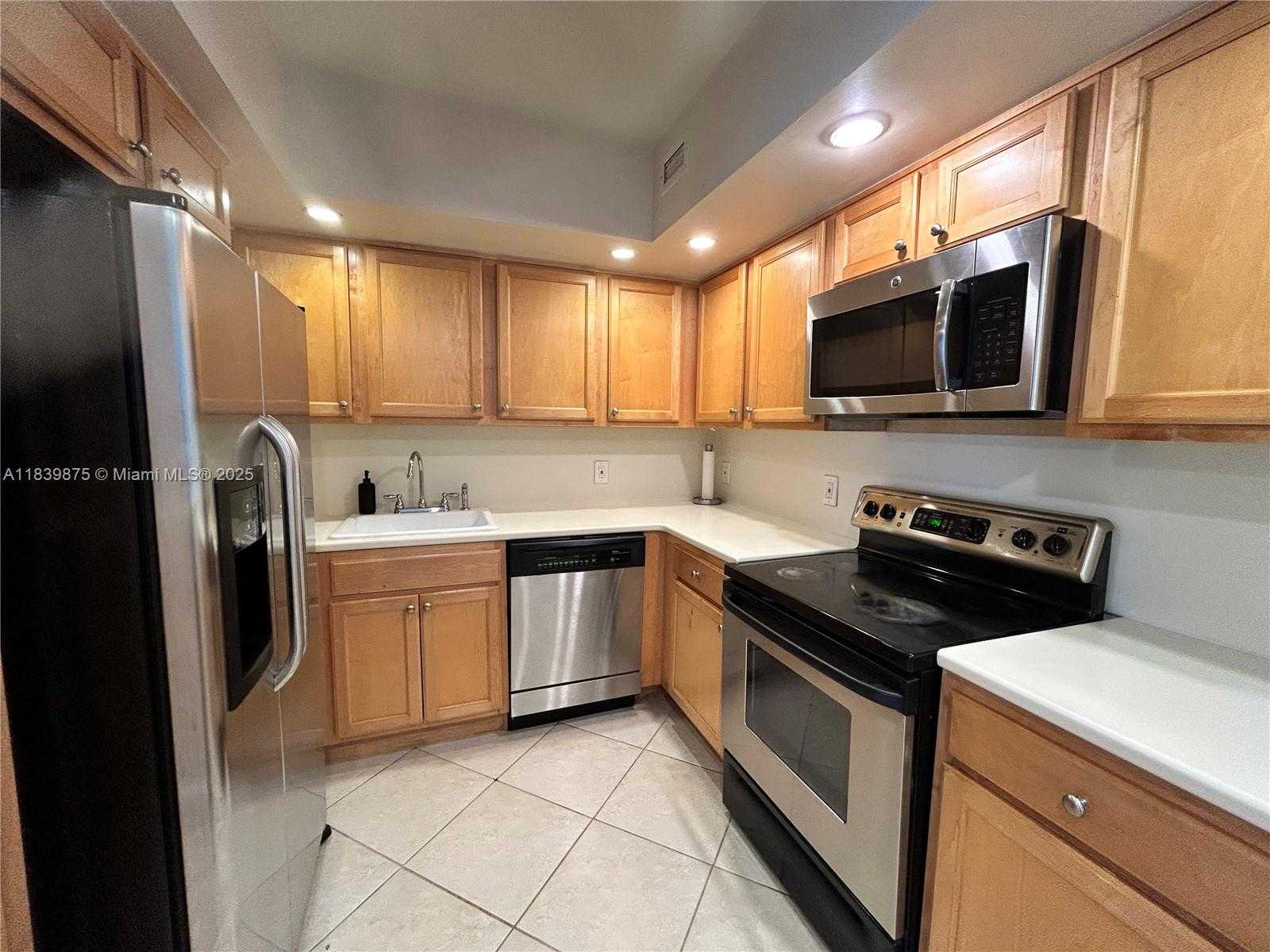 Small Image of 5600 COLLINS AVE #15V, Miami Beach Number 42