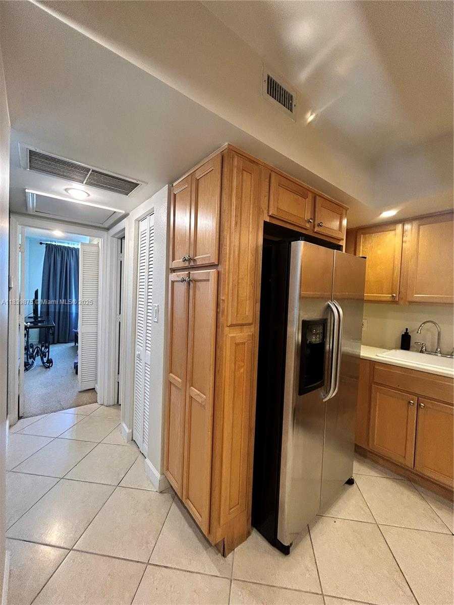 Small Image of 5600 COLLINS AVE #15V, Miami Beach Number 43