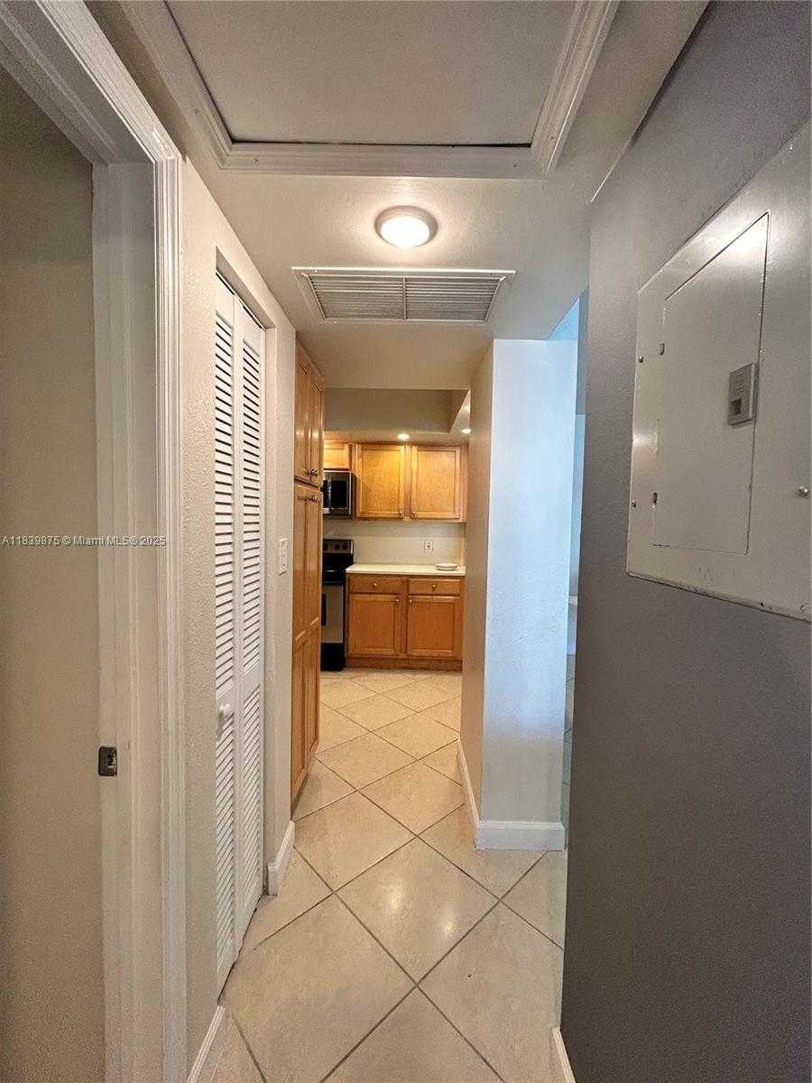 Small Image of 5600 COLLINS AVE #15V, Miami Beach Number 45