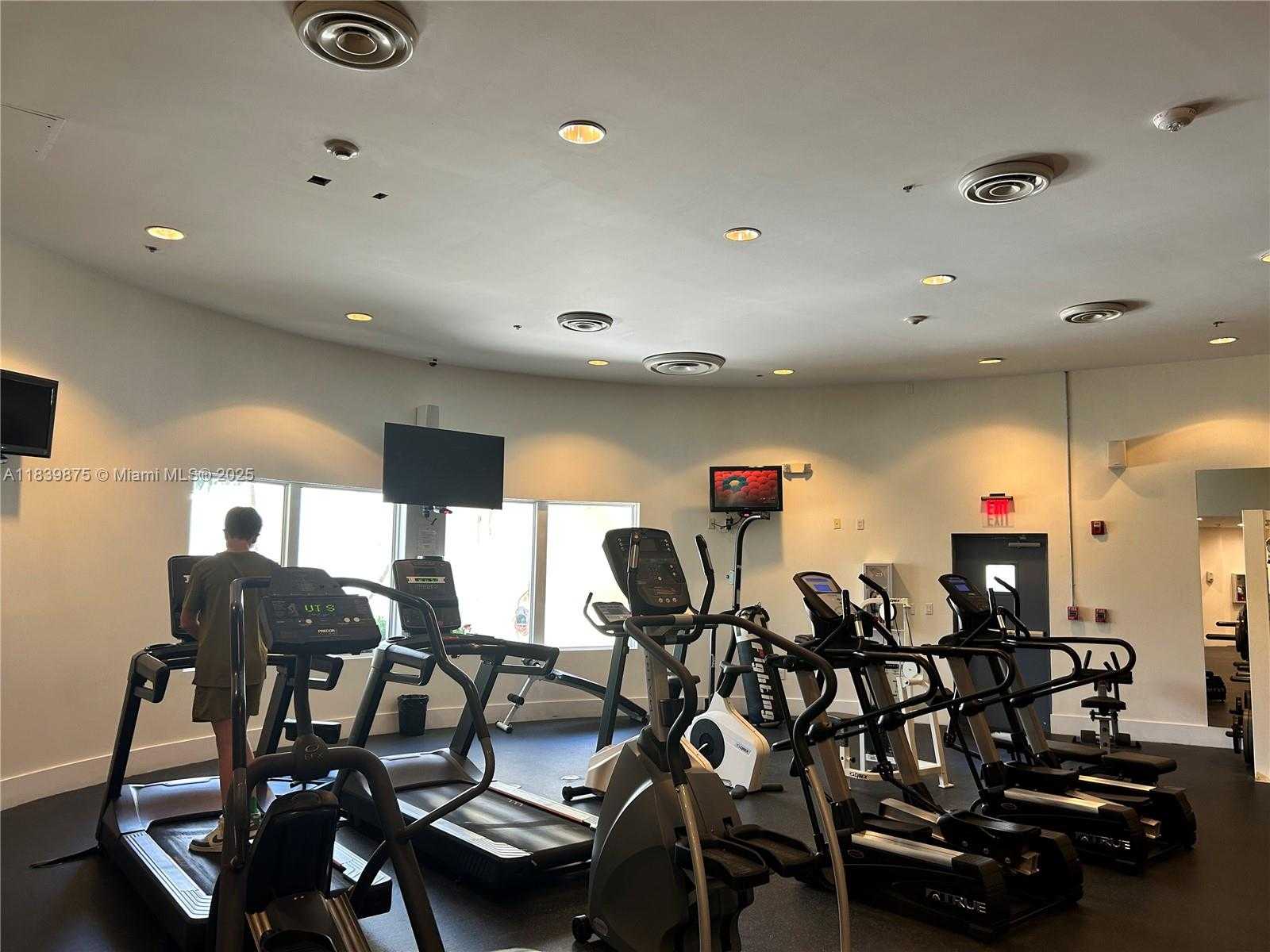 Small Image of 5600 COLLINS AVE #15V, Miami Beach Number 73