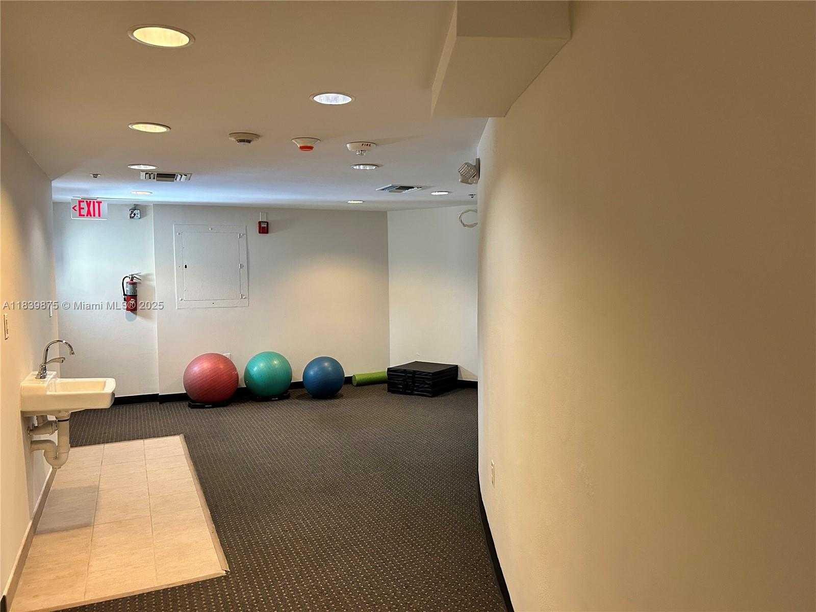 Small Image of 5600 COLLINS AVE #15V, Miami Beach Number 74