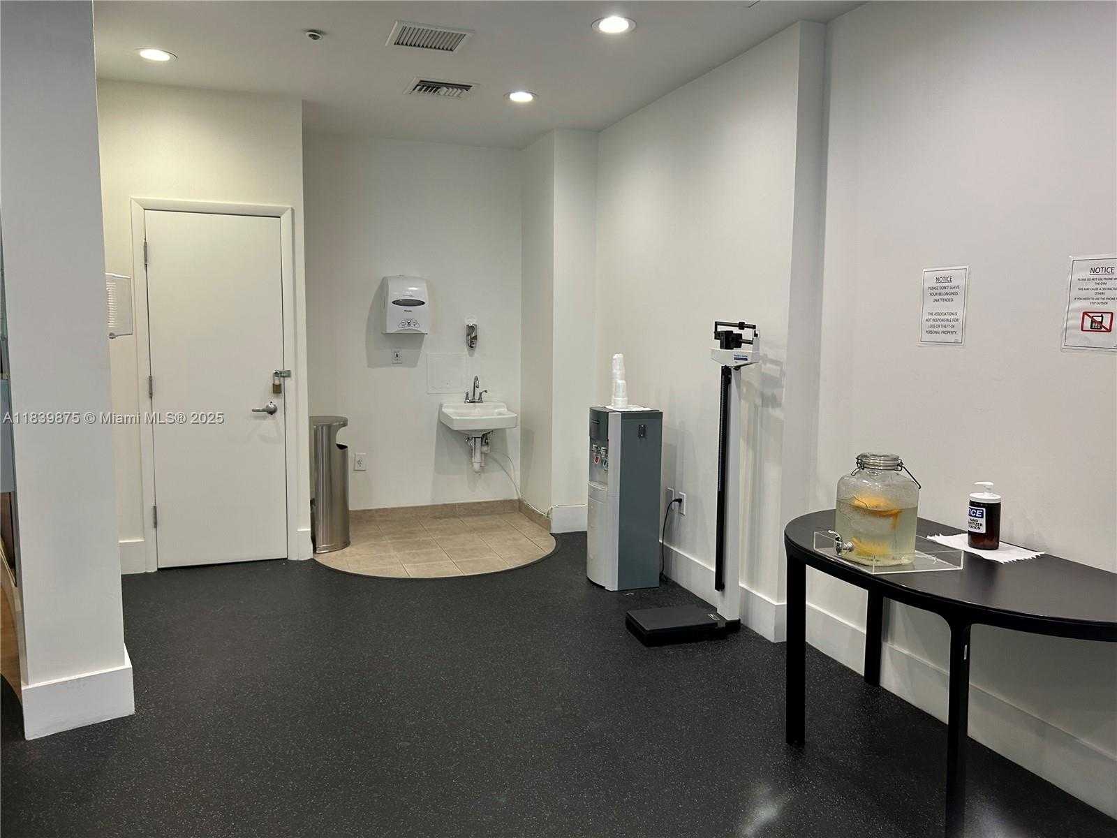 Small Image of 5600 COLLINS AVE #15V, Miami Beach Number 76