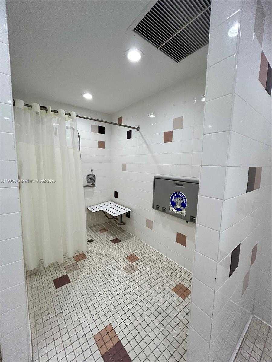 Small Image of 5600 COLLINS AVE #15V, Miami Beach Number 81