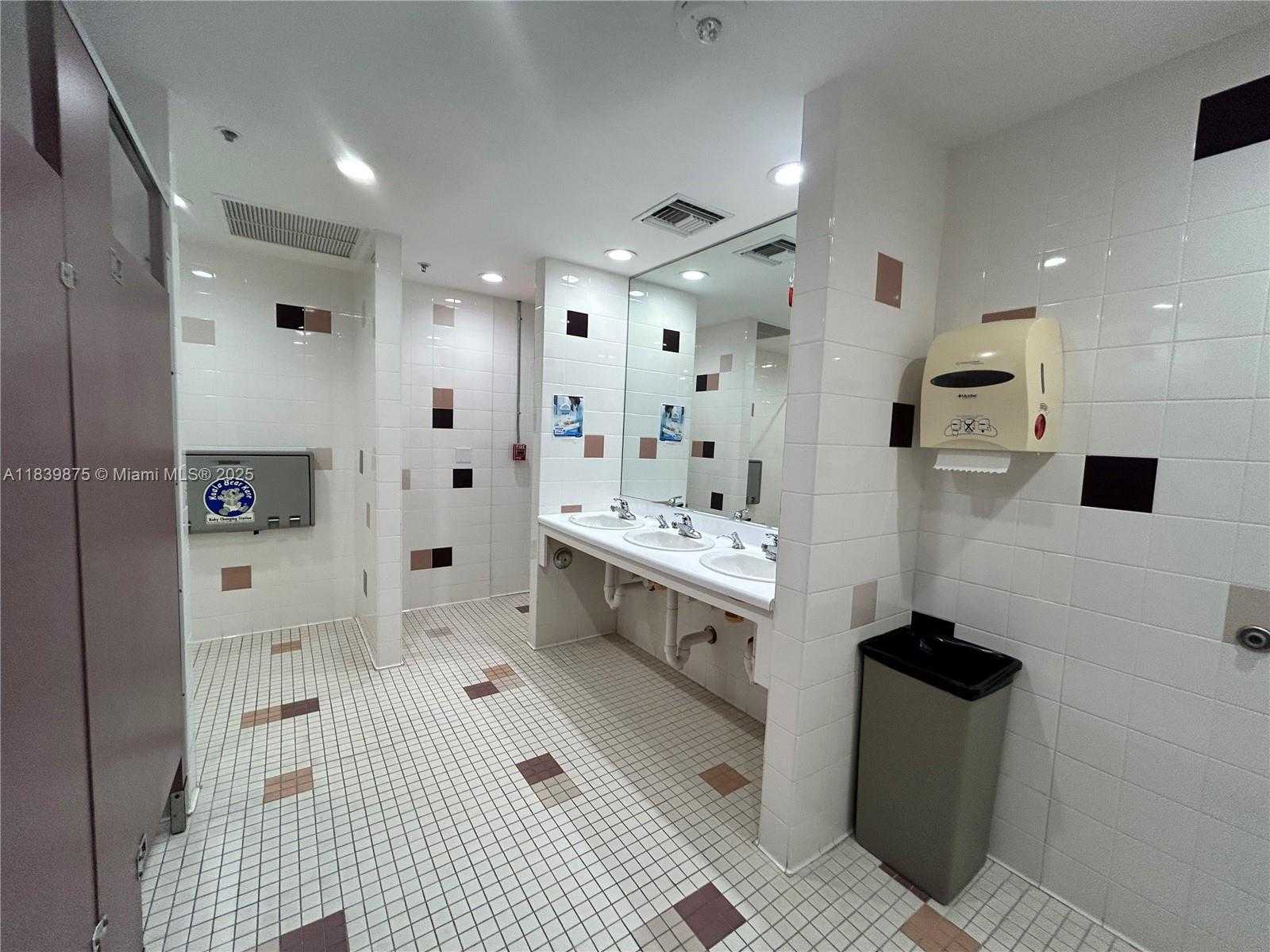 Small Image of 5600 COLLINS AVE #15V, Miami Beach Number 82