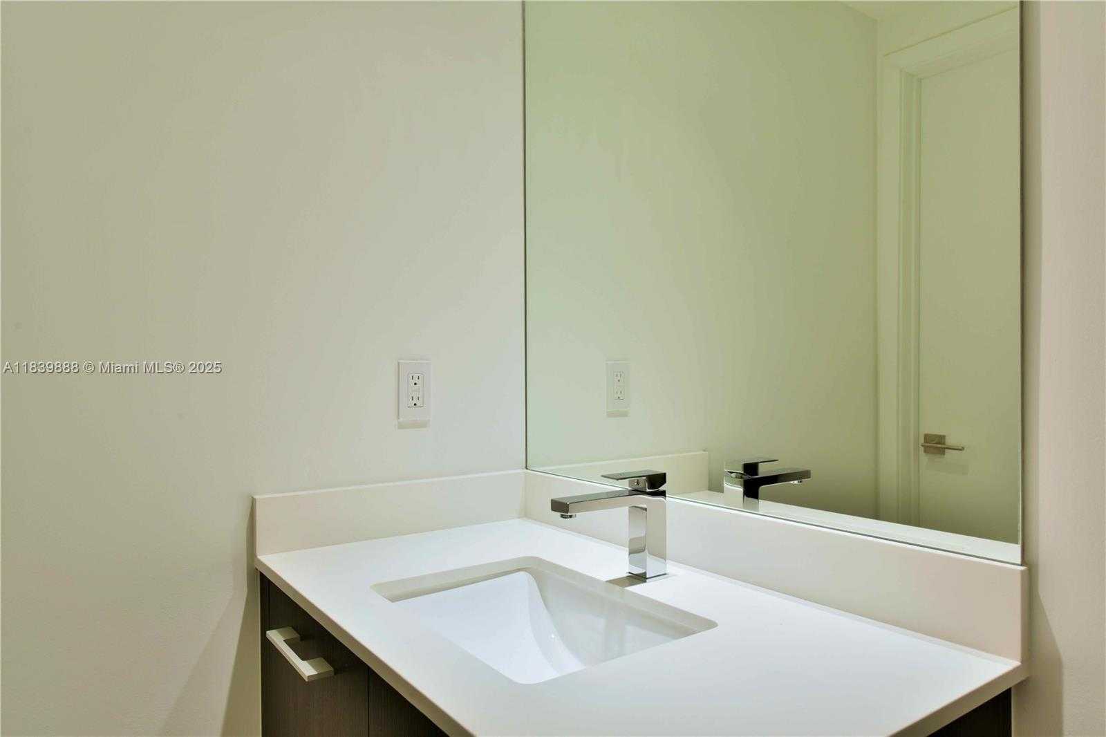 Small Image of 45 SOUTH WEST 9TH ST #2009, Miami Number 18