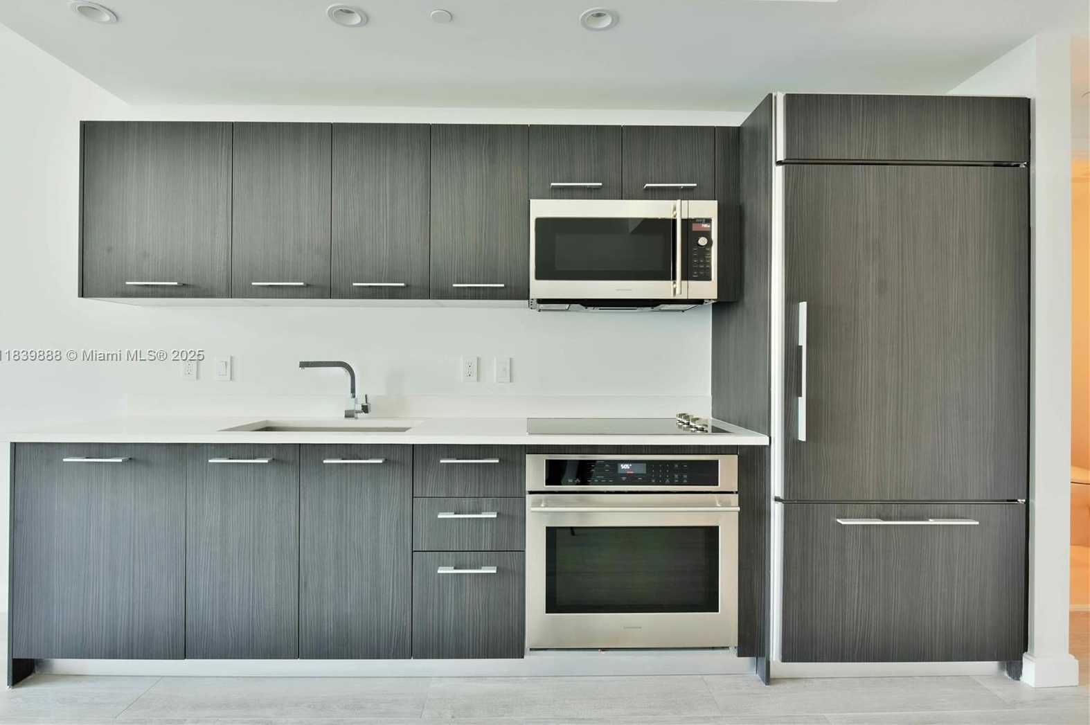Small Image of 45 SOUTH WEST 9TH ST #2009, Miami Number 3