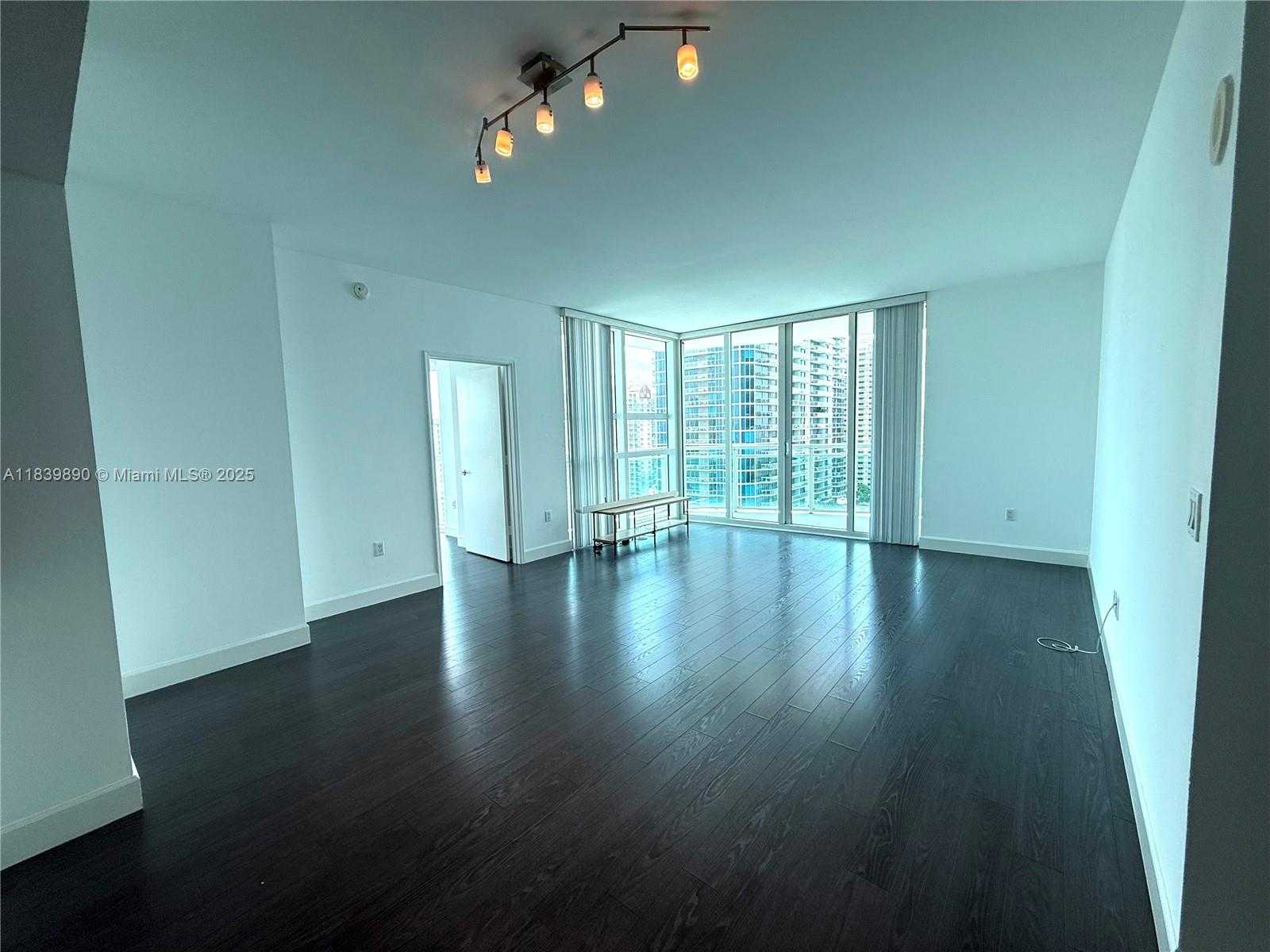 Small Image of 951 BRICKELL AVE #2710, Miami Number 17