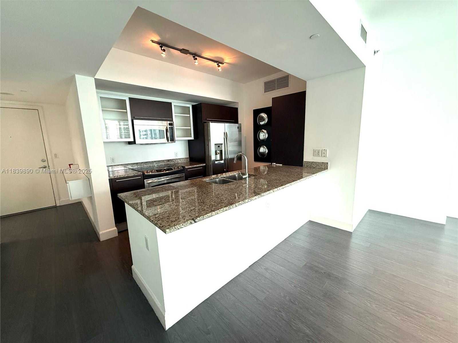 Small Image of 951 BRICKELL AVE #2710, Miami Number 6