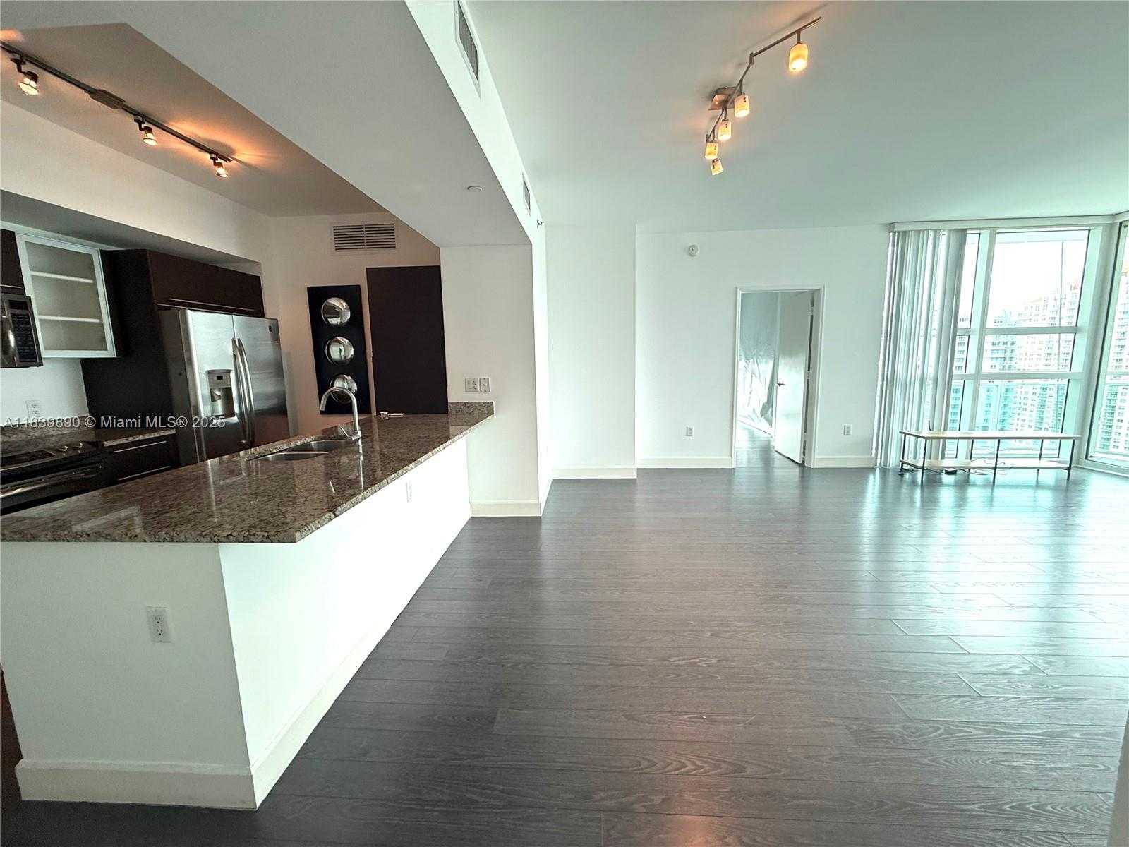 Small Image of 951 BRICKELL AVE #2710, Miami Number 7