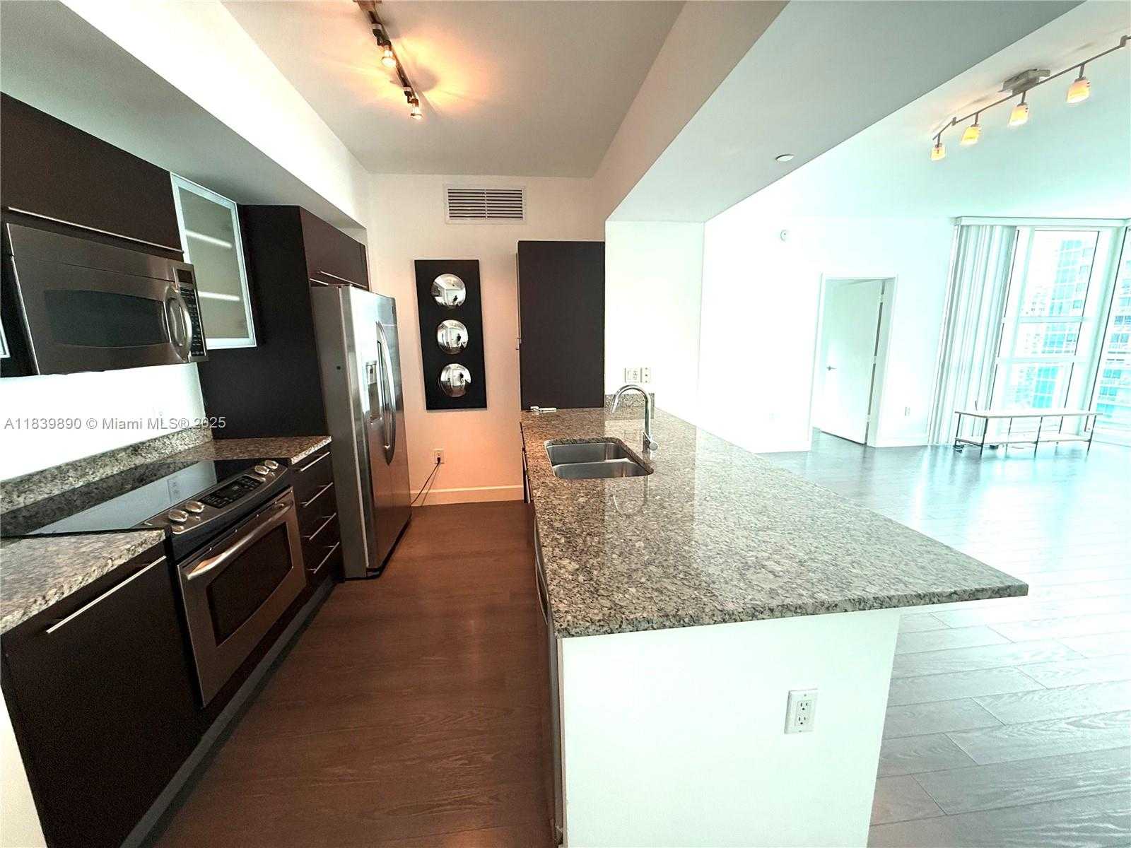 Small Image of 951 BRICKELL AVE #2710, Miami Number 8