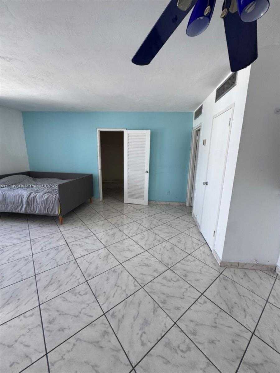 Small Image of 2899 COLLINS AVE #1102, Miami Beach Number 10