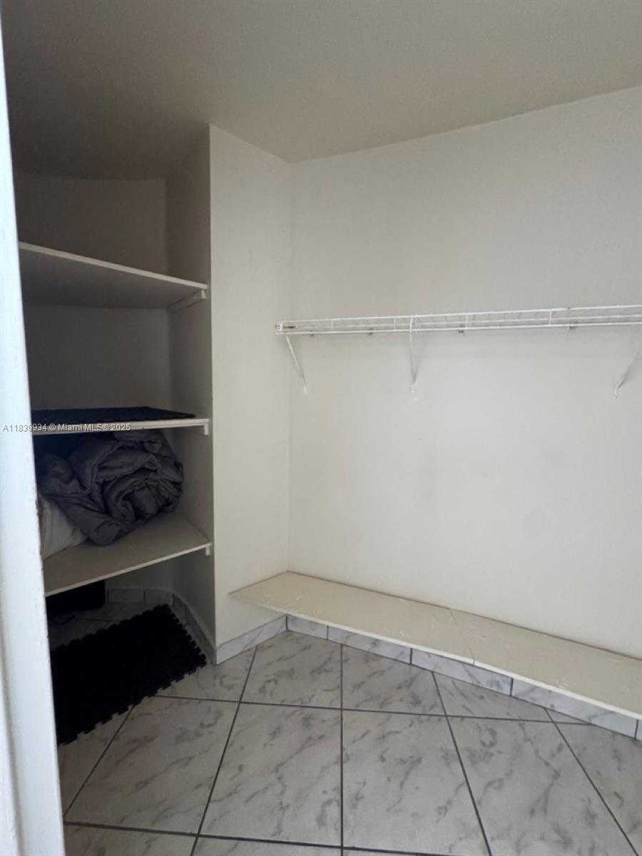 Small Image of 2899 COLLINS AVE #1102, Miami Beach Number 11