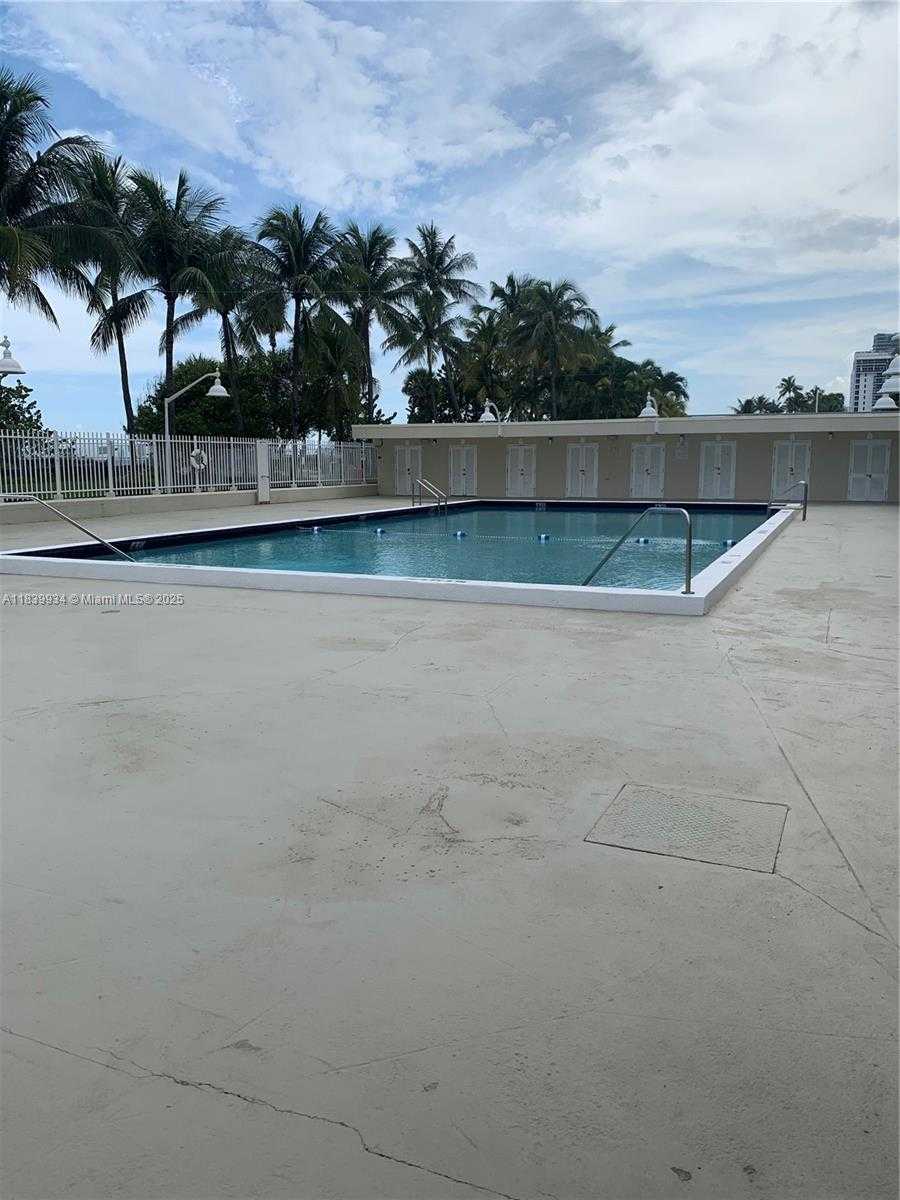 Small Image of 2899 COLLINS AVE #1102, Miami Beach Number 12
